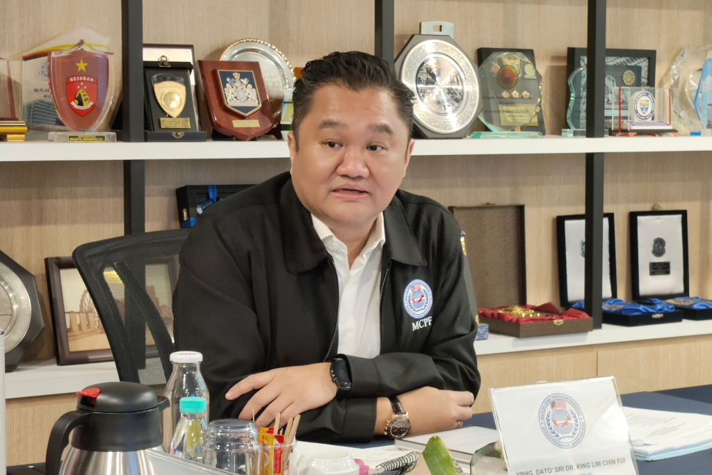 01 Dato’ Sri Dr. King Lim Chin Fui